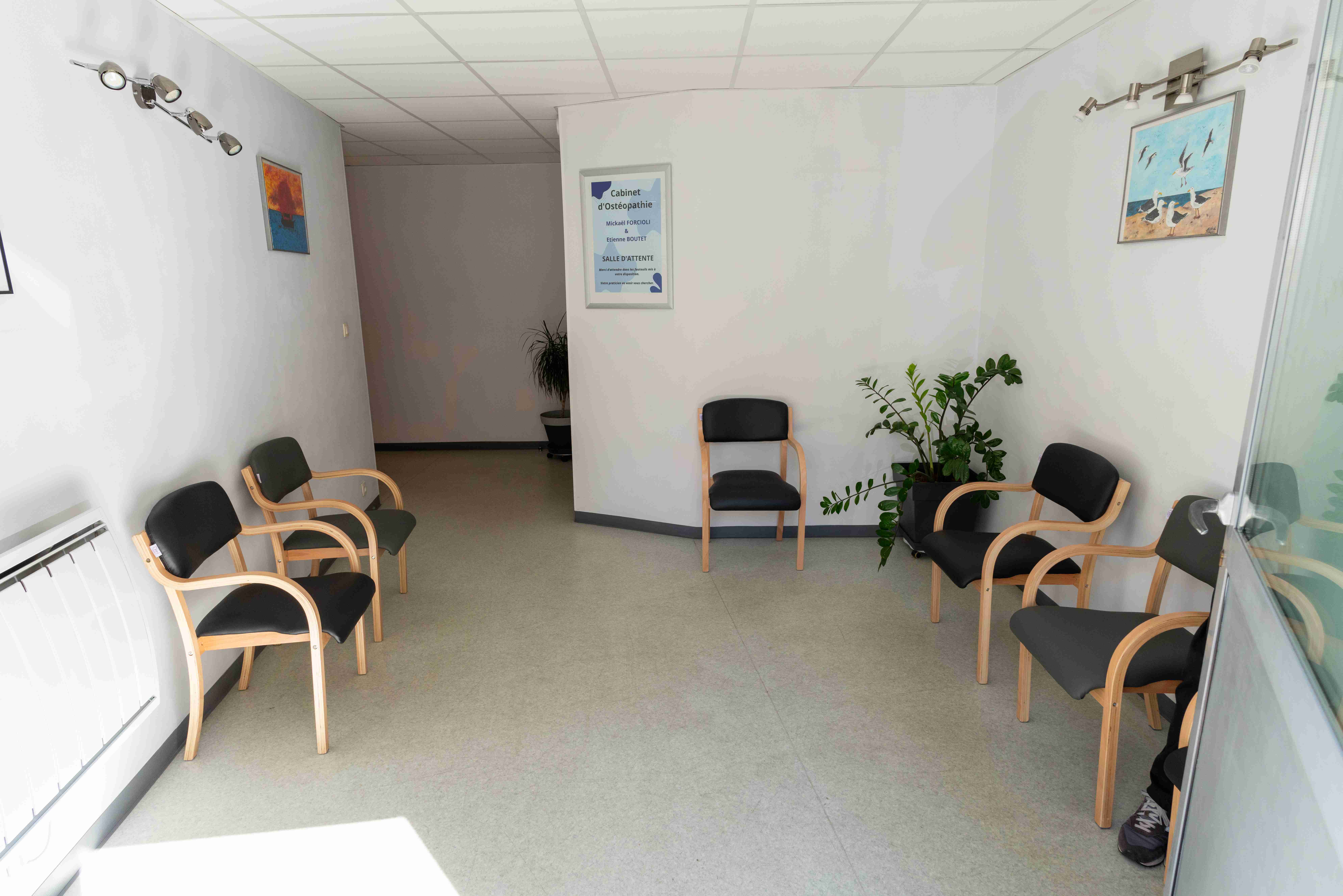 Salle d'attente cabinet ostéopathie Grenoble
